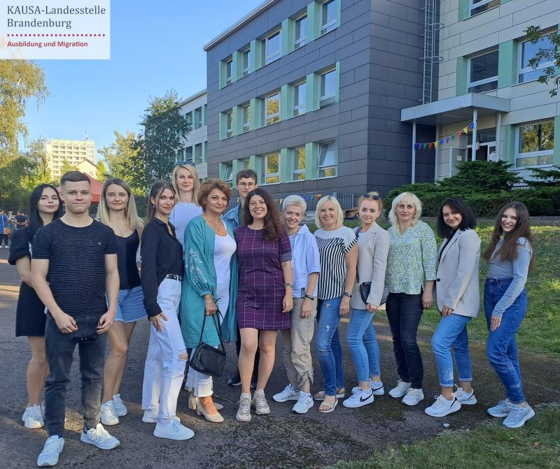 Nataliya Strokan und Anna Diadik mit neuen Auszubildenden © Nona Nersesyan